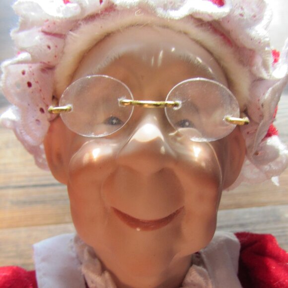 Hamilton Collection Porcelain Heritage Doll 18" Mrs. Claus - Picture 3 of 3